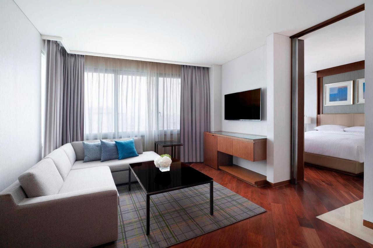 Courtyard By Marriott Seoul Times Square Hotell Exteriör bild
