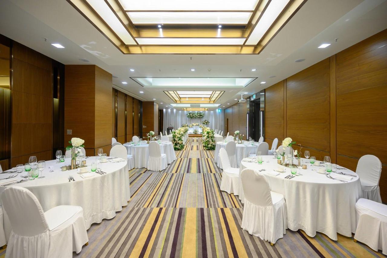 Courtyard By Marriott Seoul Times Square Hotell Exteriör bild
