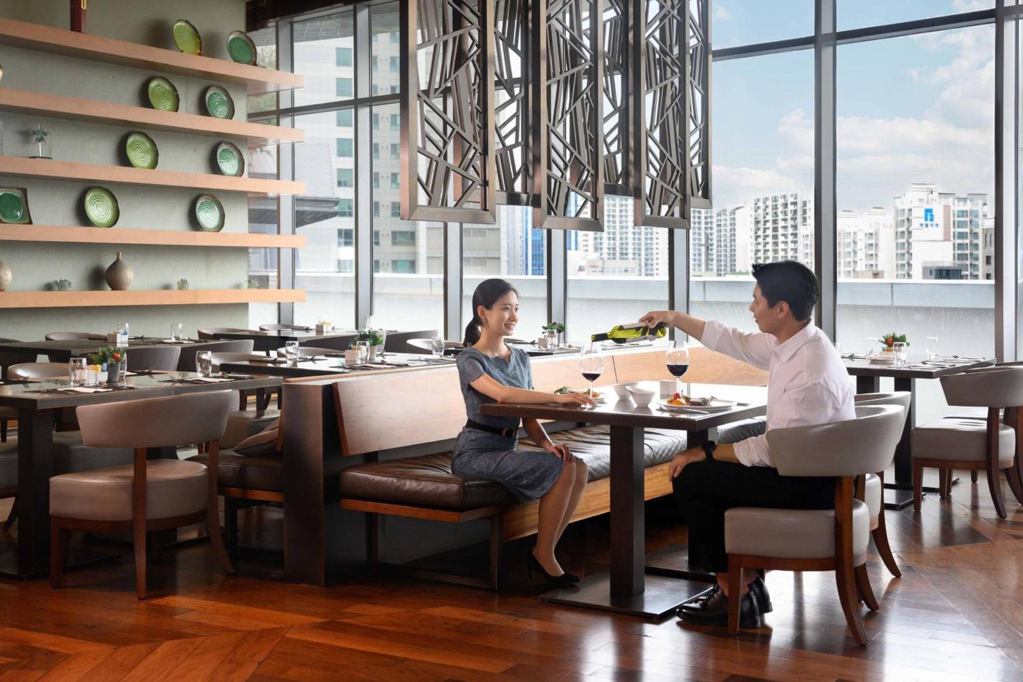 Courtyard By Marriott Seoul Times Square Hotell Exteriör bild